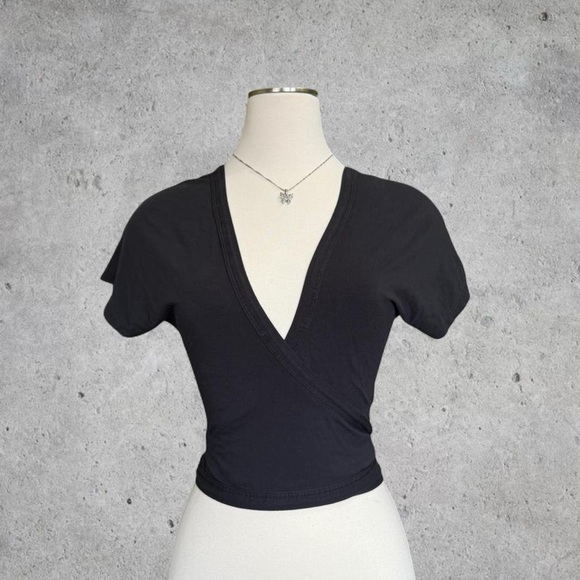 Cute Lululemon Black V-Neck Short Sleeve Adjustable Ties Wrap Top- S/M - Picture 1 of 5